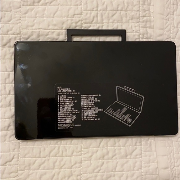 MAC x Jeremy Scott Eye Shadow x 29 AM FM Cassette - Picture 4 of 8